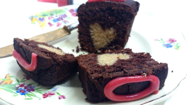 עוגת שוקולד עם לב חבוי