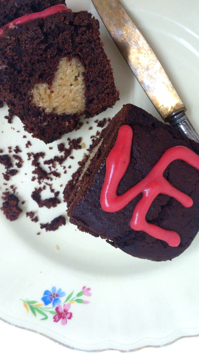 עוגת שוקולד עם לב חבוי
